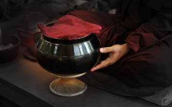 Ăn cơm thiền, uống nước pháp